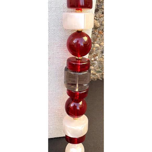 Vintage Joan Rivers Acrylic Lucite Strand Necklace White Red Chunky Gold Tone - Picture 6 of 10